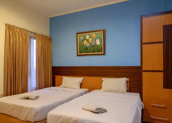 Pineapple Mansion Solo Mitra Reddoorz Near Rs Jih Solo Hotel